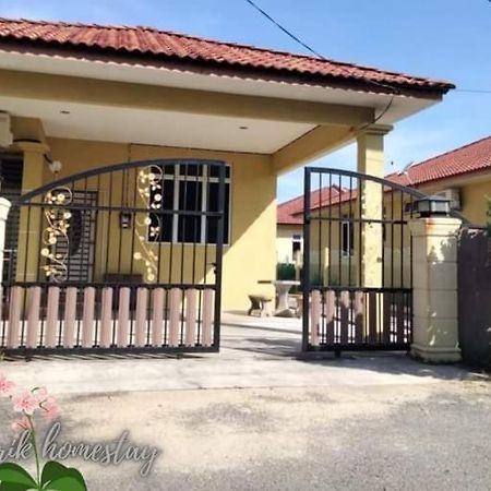 Anggerik Homestay Dungun Kampong Sura Tengah Ngoại thất bức ảnh