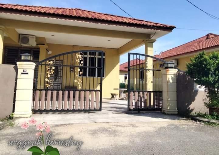 Anggerik Homestay Dungun Kampong Sura Tengah Ngoại thất bức ảnh