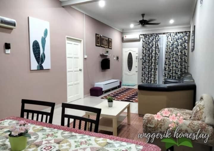 Anggerik Homestay Dungun Kampong Sura Tengah Ngoại thất bức ảnh